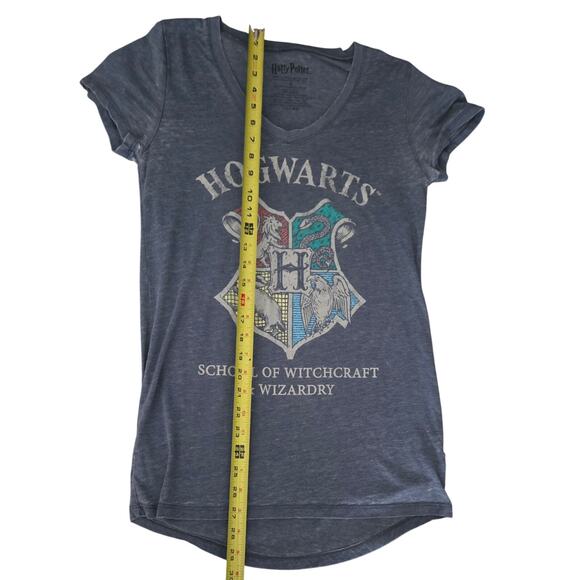 Harry Potter Hogwarts School of Witchcraft & Wizardry V-Neck T-shirt Size Medium - Picture 9 of 11
